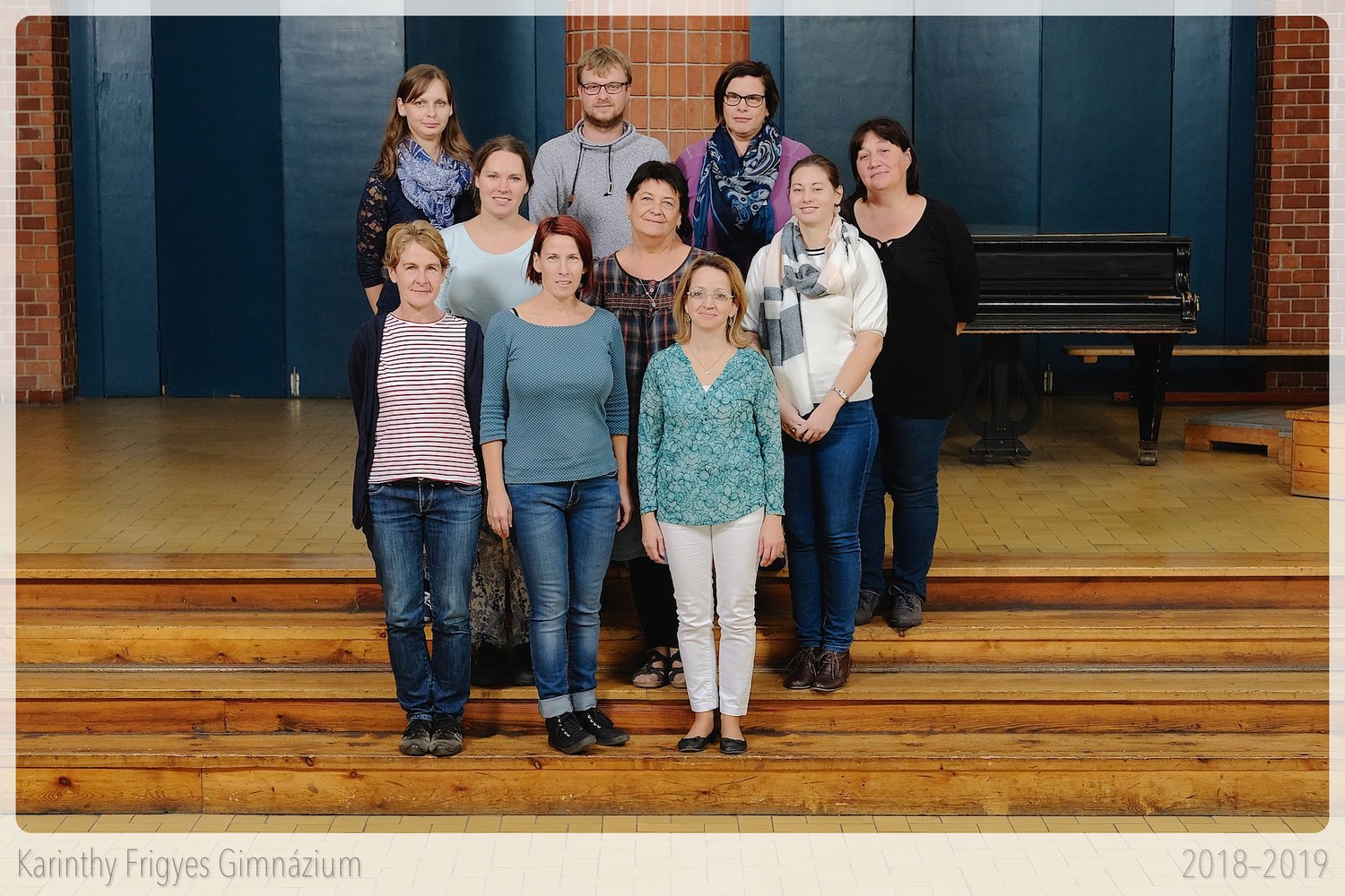 Magyar nyelv �s irodalom munkak�z�ss�g