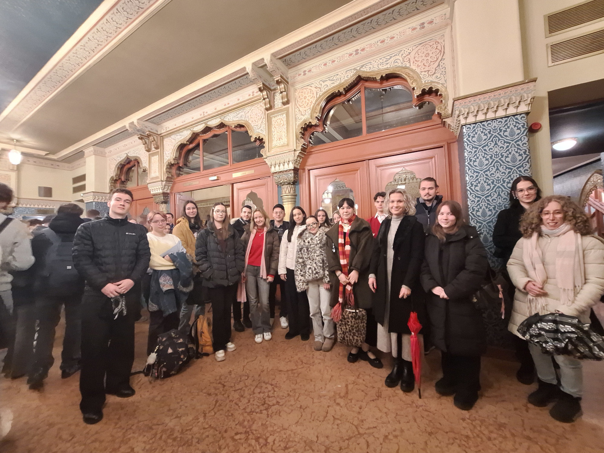 Uránia Nemzeti Filmszínház, francia nyelvű előadás