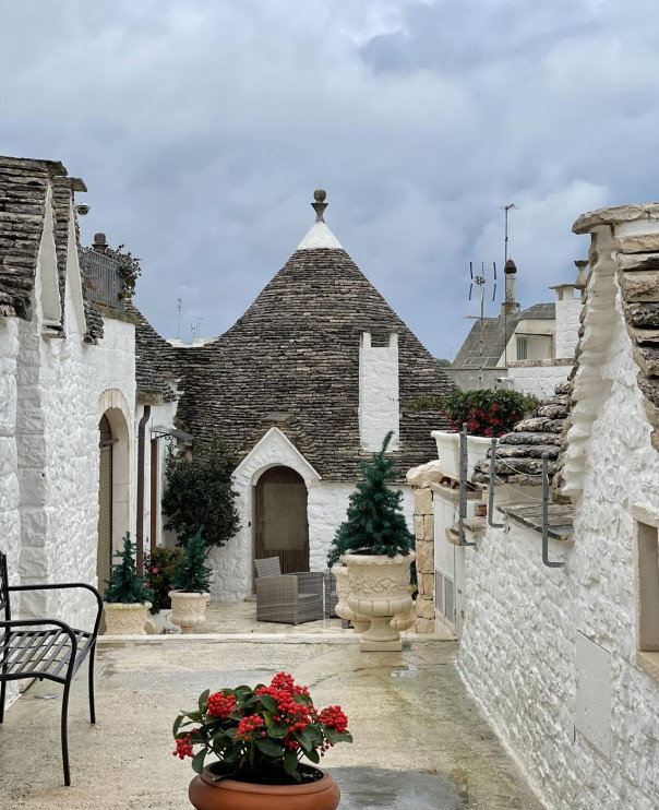 A small house and its patio in Alberobello.